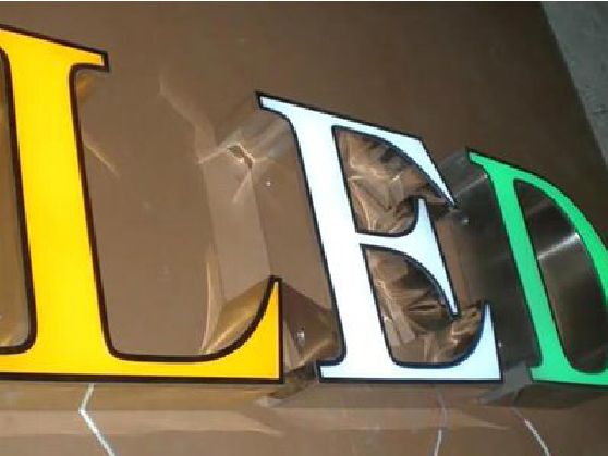 如皋介绍LED招牌的基础知识。